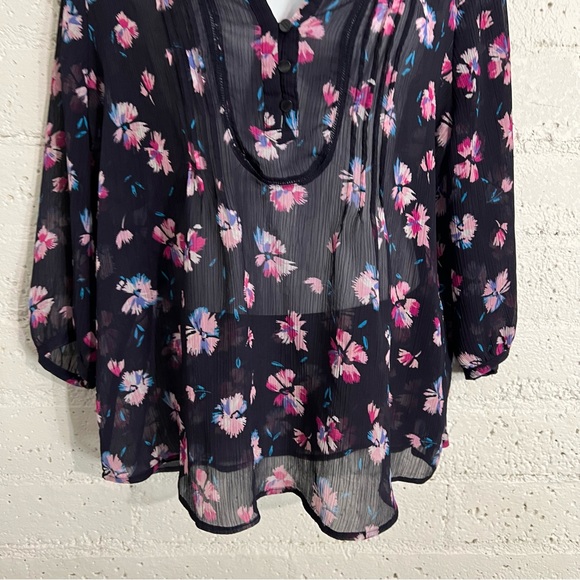St Johns Bay Womens Top XL Blue Floral Semi Sheer 3/4 Sleeve Split Neck J13 - Picture 3 of 6
